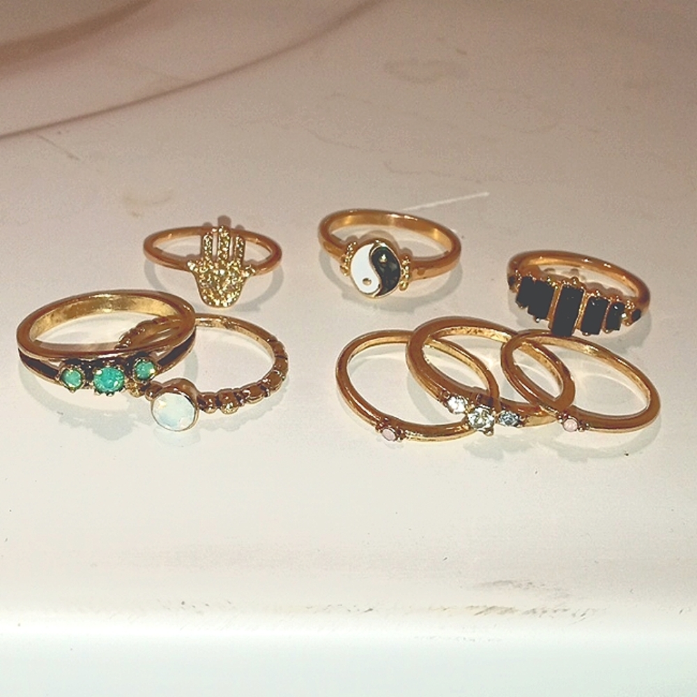 🏵️🌼Anthropologie 🌼🏵️ 8piece ring set